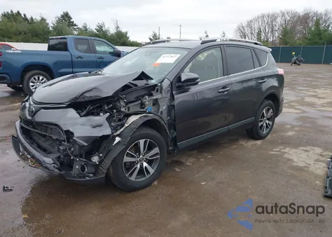 2017 Toyota Rav4 Xle z USA, uszkodzony, nr VIN JTMRFREV1HJ140739